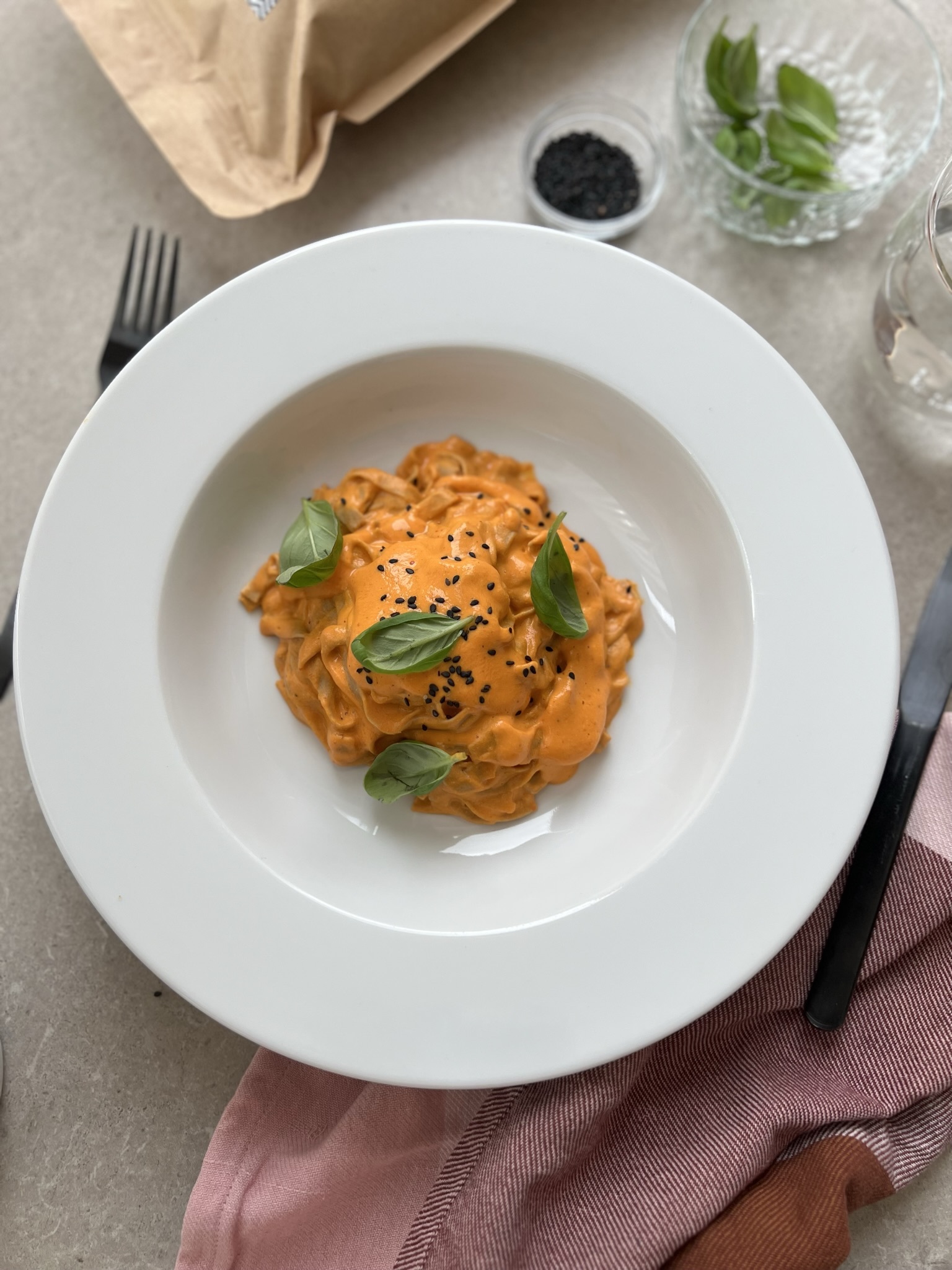 Vegan Tagliatelle met romige rode paprika saus